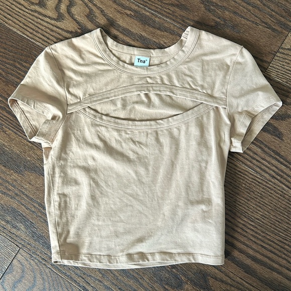 TNA Beige Cropped Tee Open Front - Picture 1 of 4